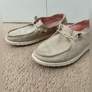 Hey Dude Women’s Wendy Chambray White Nut Size 11